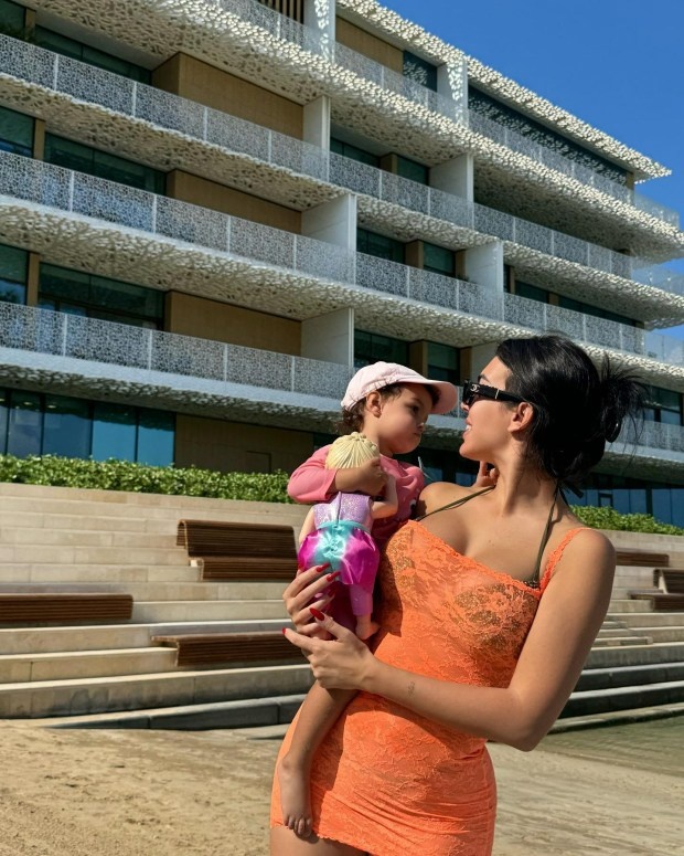 Ban gai Ronaldo gay sot anh 3