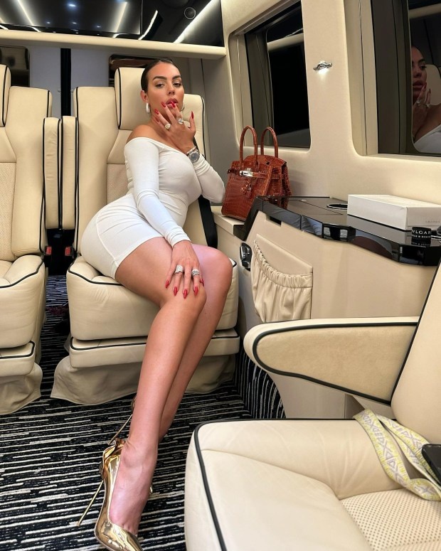 Ban gai Ronaldo gay sot anh 4