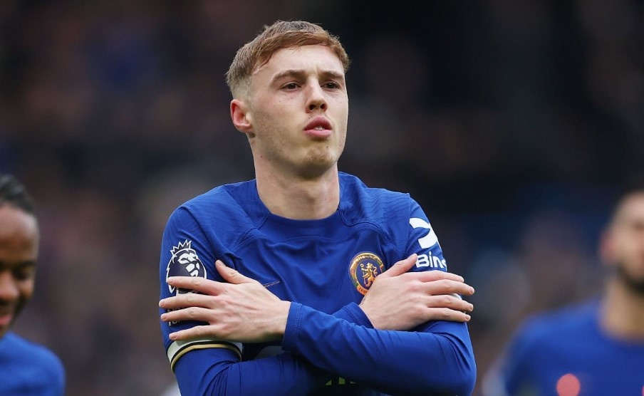 Chelsea vuot mat Man Utd bang ban thang gay tranh cai hinh anh