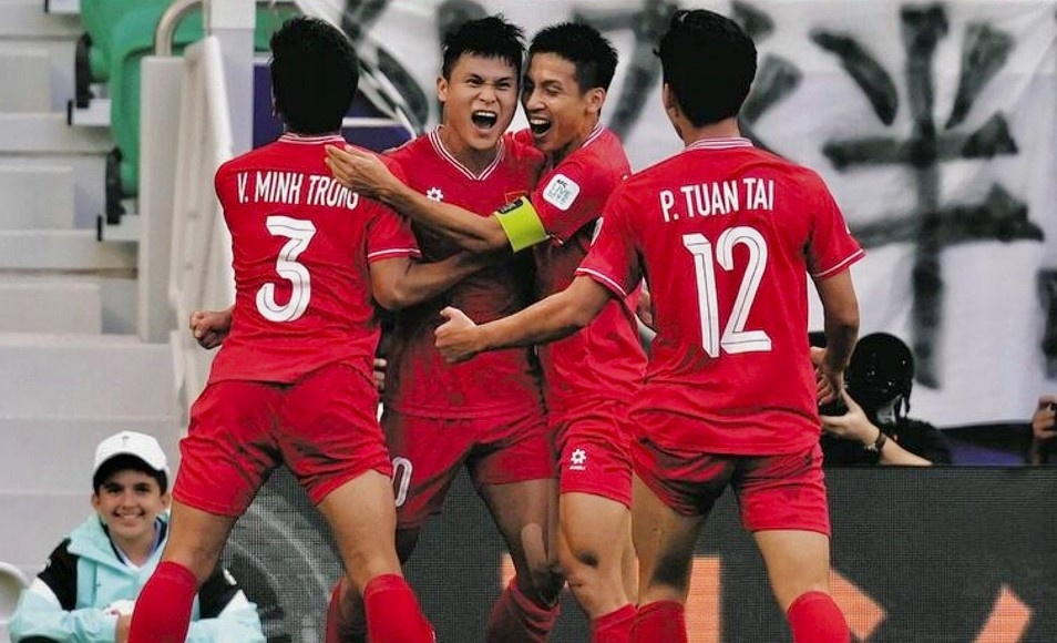 Phan ung cua CDV quoc te ve man trinh dien cua Viet Nam truoc Nhat Ban hinh anh