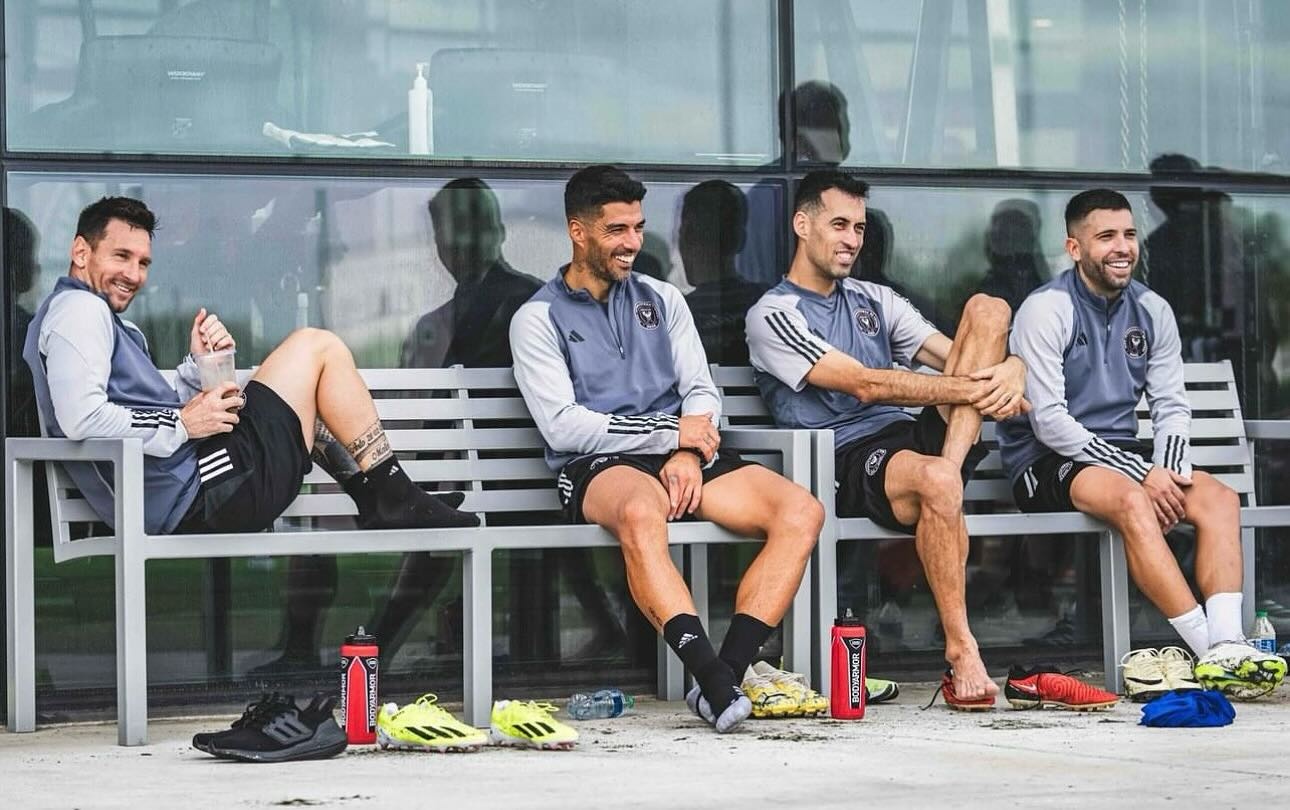 Hinh anh gay sot cua Messi va dan cuu sao Barca hinh anh