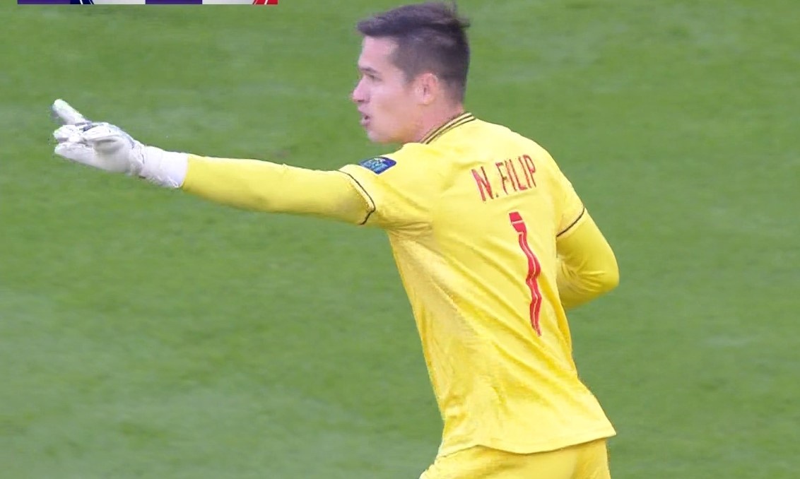 Nguyen Filip mac loi trong ban thua cua tuyen Viet Nam hinh anh