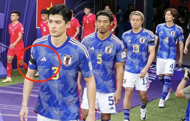 Ly do doi tuyen Nhat Ban deo bang den khi gap Viet Nam hinh anh