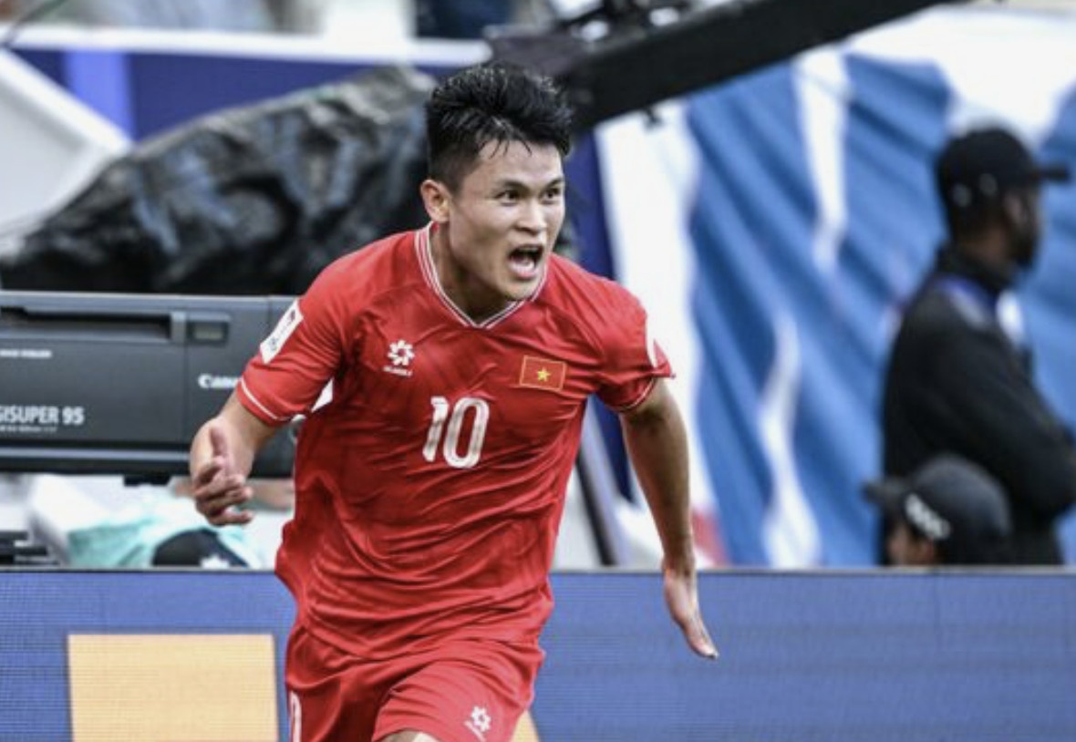 Tuan Hai sut tung luoi Nhat Ban, dua Viet Nam vuot len dan truoc hinh anh