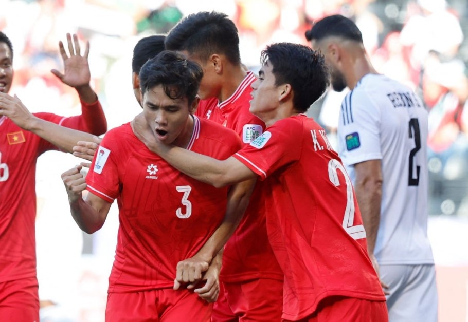 Trong tai gay tranh cai khi tu choi ban thang cua Viet Nam truoc Iraq hinh anh