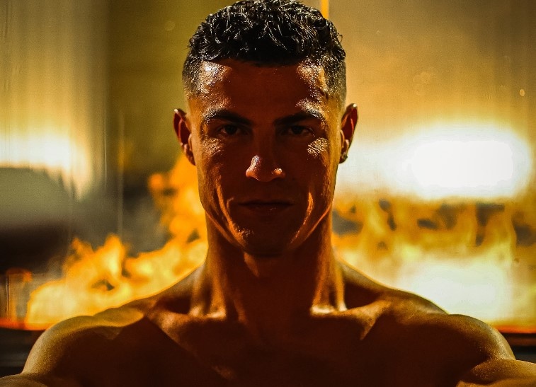 Fan Trung Quoc phai cho them 7 thang moi duoc xem Ronaldo da hinh anh