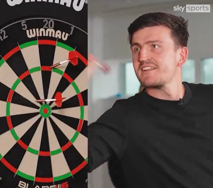 Maguire nem phi tieu anh 1