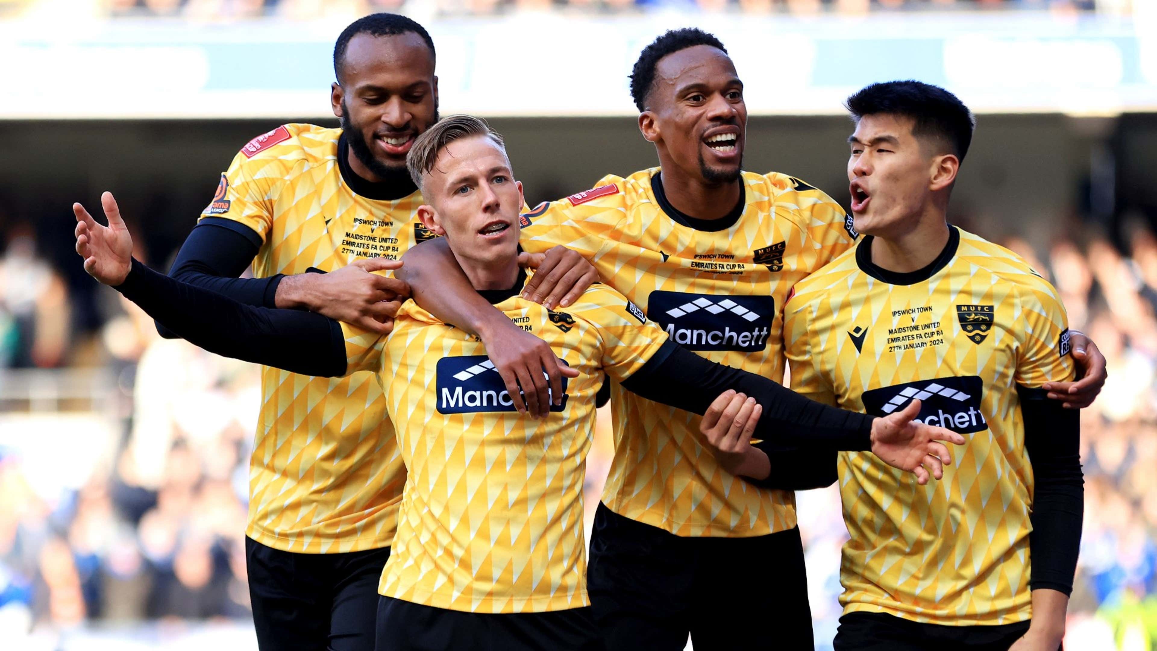 Dia chan xay ra o vong 4 FA Cup hinh anh