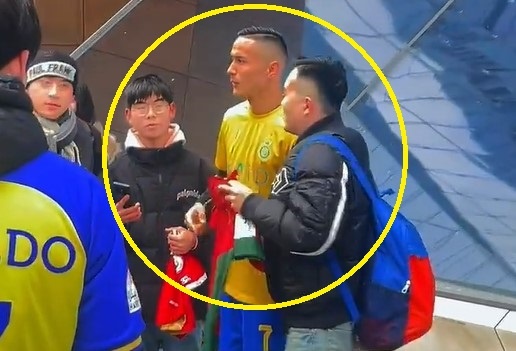 Ronaldo gia gay nao loan tai Trung Quoc hinh anh