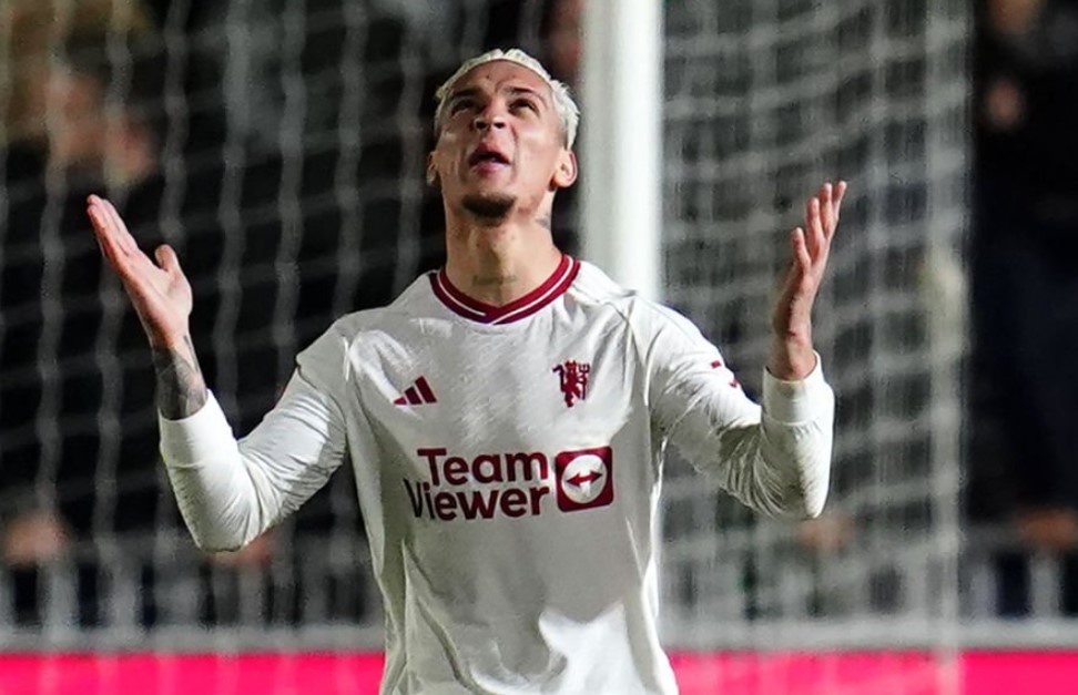 Antony giai con khat ban thang sau gan 10 thang hinh anh