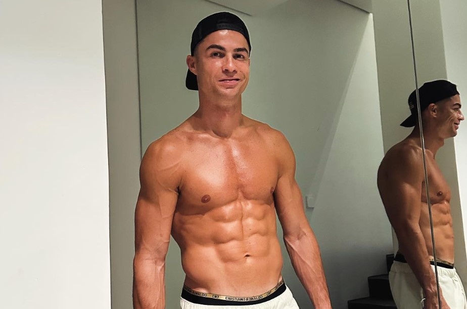 Ronaldo khong ra san thi dau voi Messi hinh anh