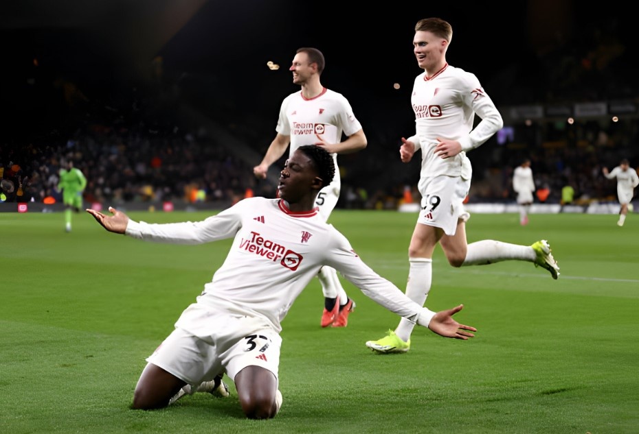 Mainoo ruc sang, MU gianh 3 diem o phut 90+7 hinh anh