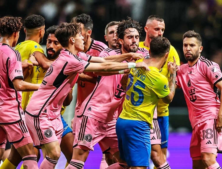Au da trong ngay Inter Miami thua Al Nassr 0-6 hinh anh