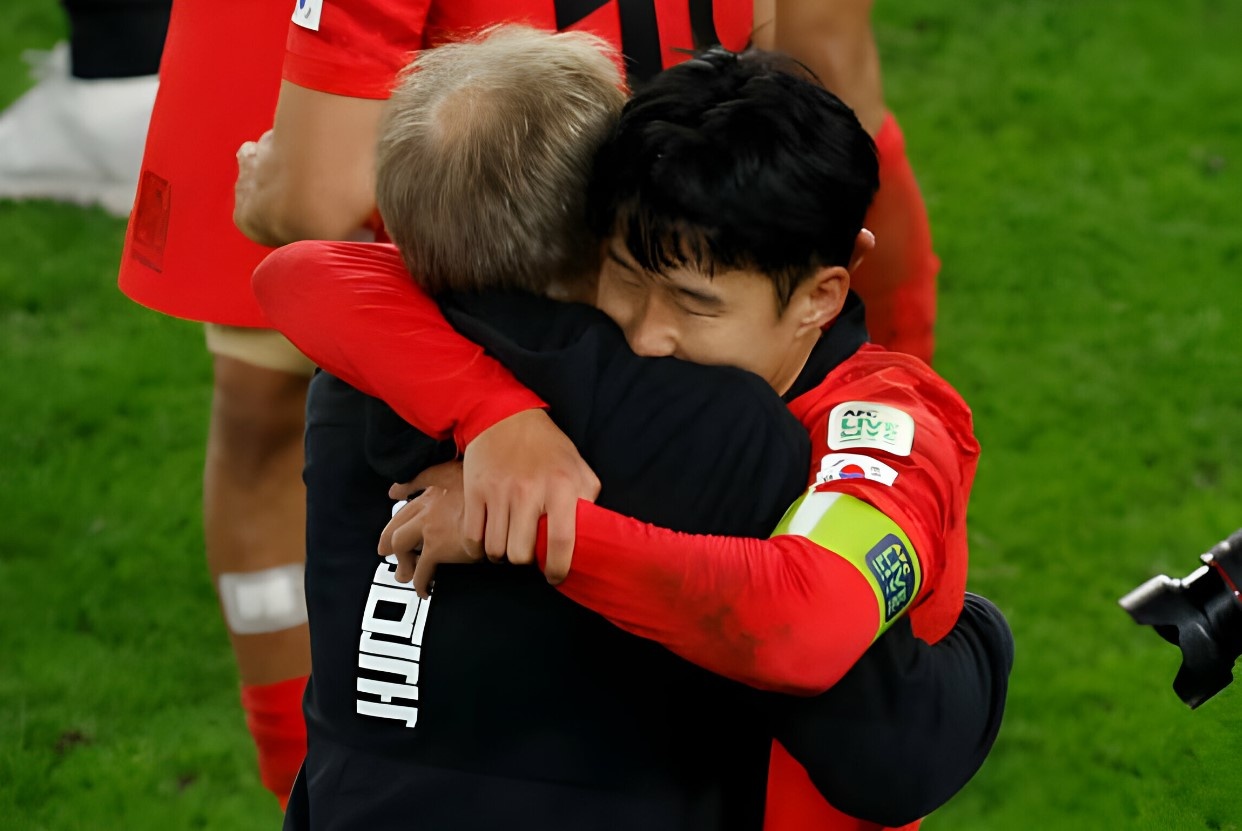 Son Heung-min bat khoc hinh anh