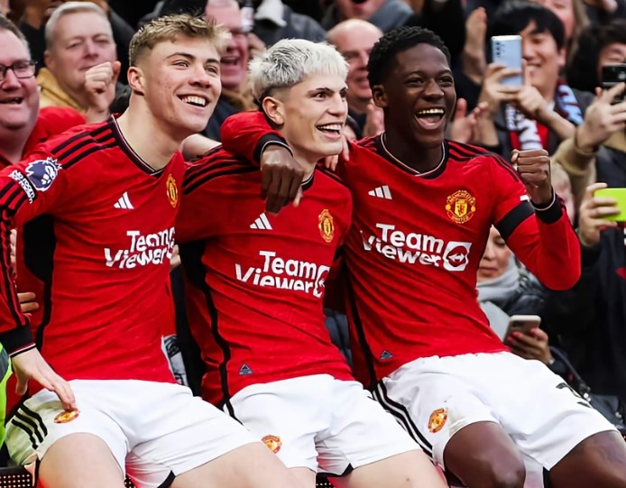 Man an mung gay to mo cua dan sao tre MU hinh anh