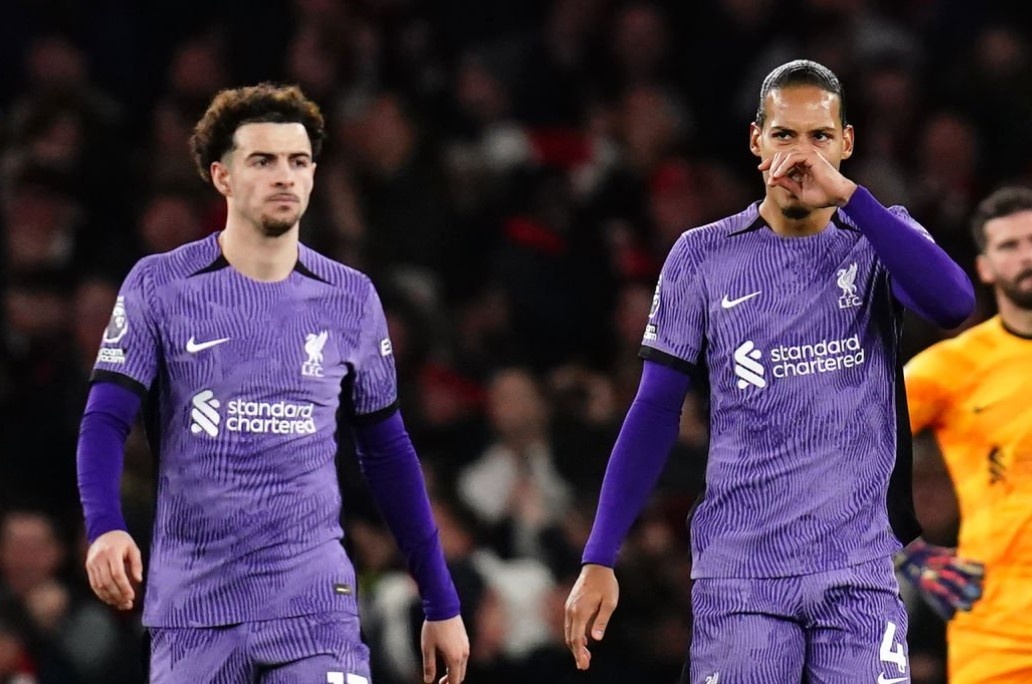 Hang thu tham hoa khien Liverpool guc nga truoc Arsenal hinh anh