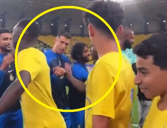 Ronaldo Jr bi bo mang hinh anh