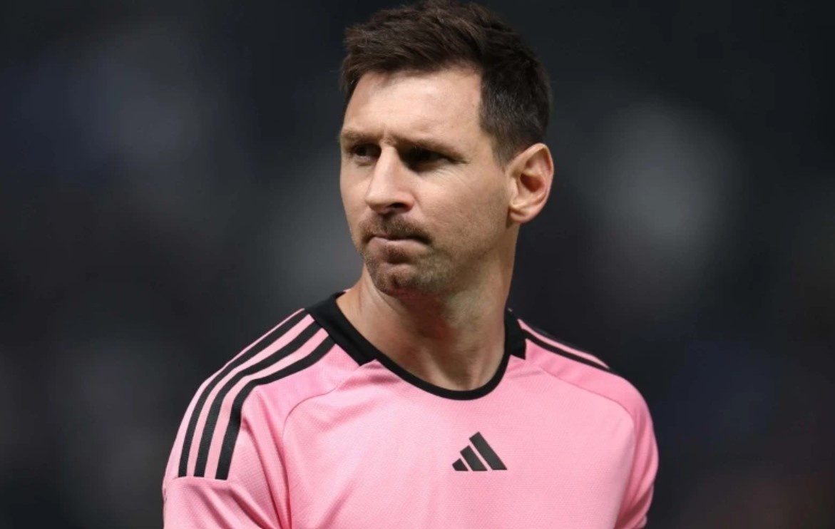 Messi giai thich viec khong the da tran gap Hong Kong hinh anh