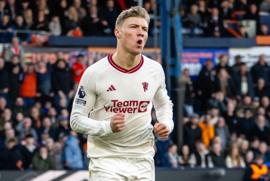 Hojlund lap cu dup, MU thang tran thu 4 lien tiep hinh anh