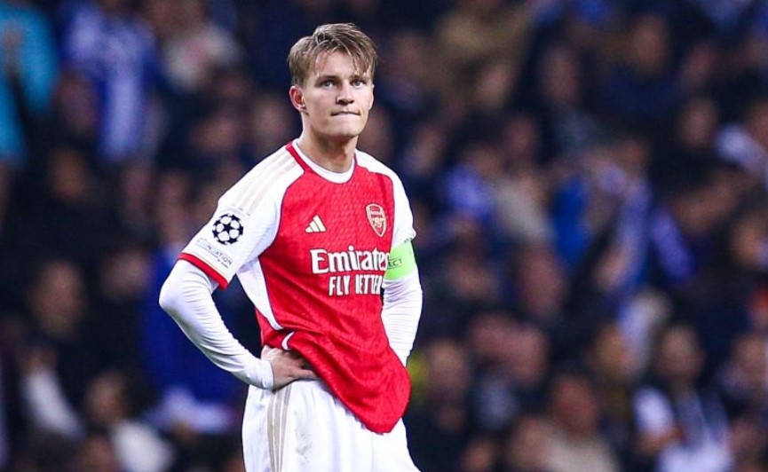 Sao tre mac sai lam, Arsenal guc nga o phut 90+4 hinh anh