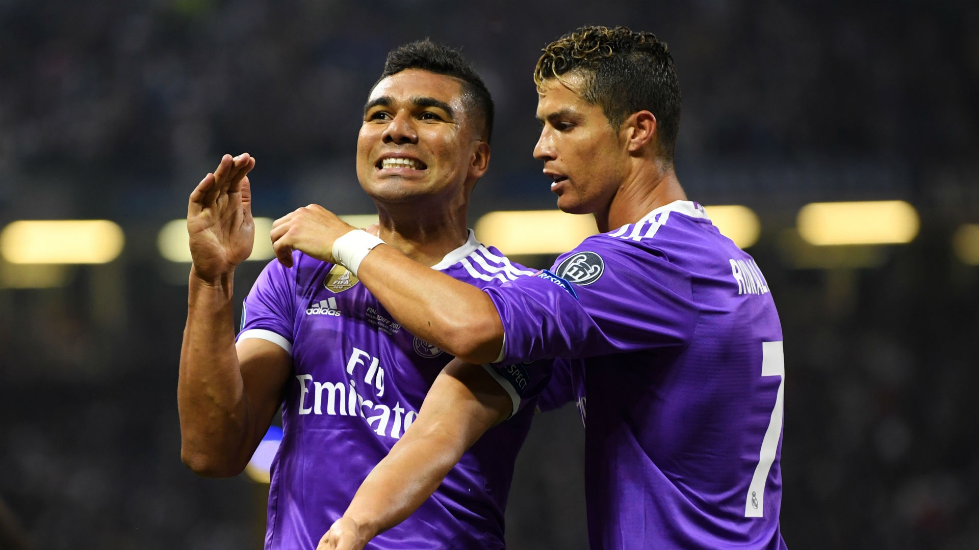 Casemiro: ‘Toi mai mang on Ronaldo’ hinh anh