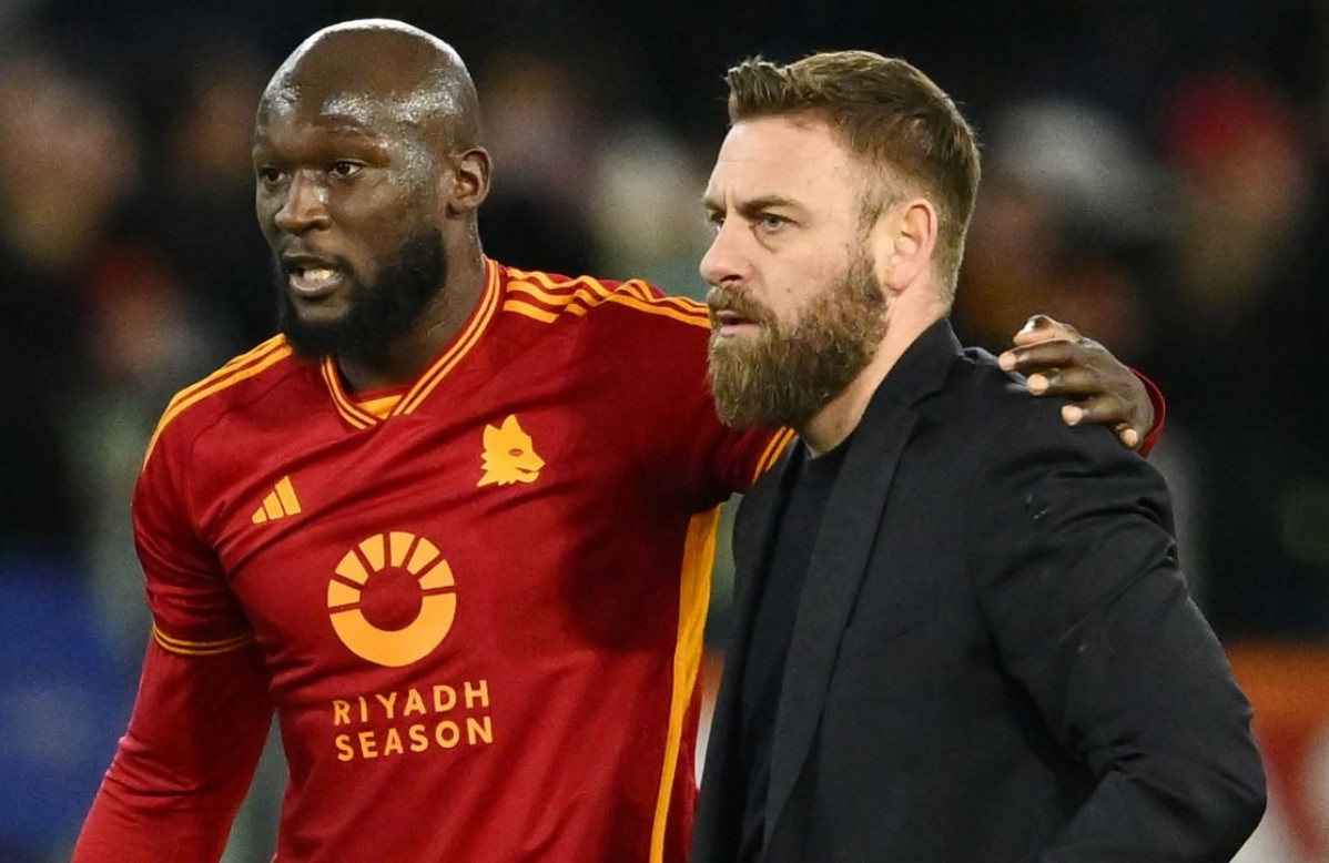 AS Roma huy buoi tap vi co 'gian diep' hinh anh