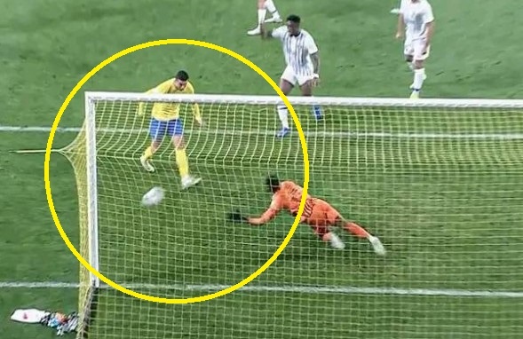 Ronaldo bo lo kho tin hinh anh