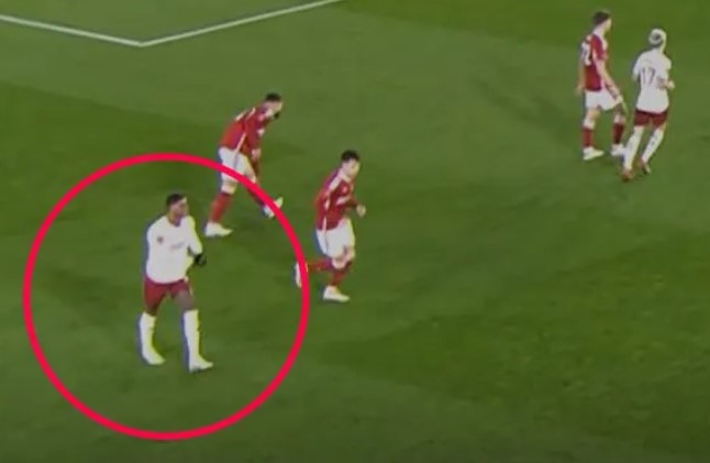 MU dau Nottingham anh 1