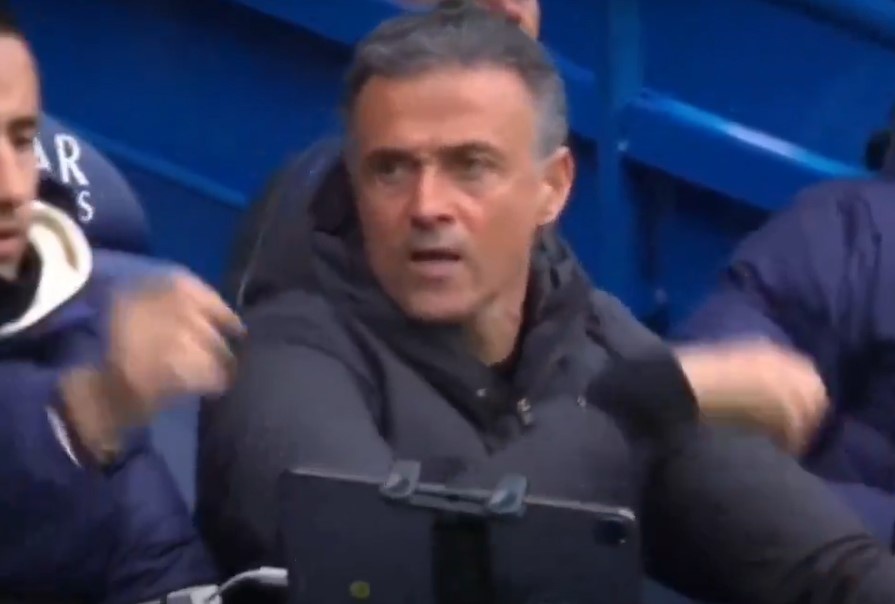 HLV PSG noi gian, vang tuc vi Lee Kang-in hinh anh