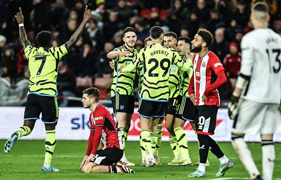 Canh tuong gay soc trong chien thang 6-0 cua Arsenal hinh anh