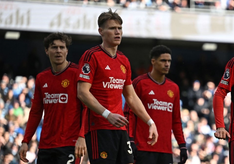 Cau thu MU bat man voi HLV Ten Hag hinh anh