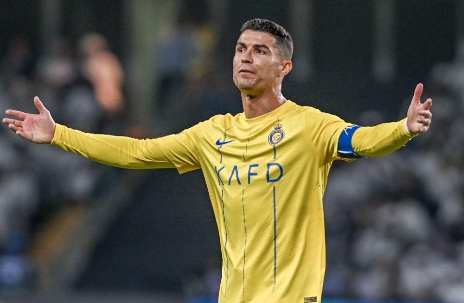 Ronaldo lai thach thuc CDV hinh anh