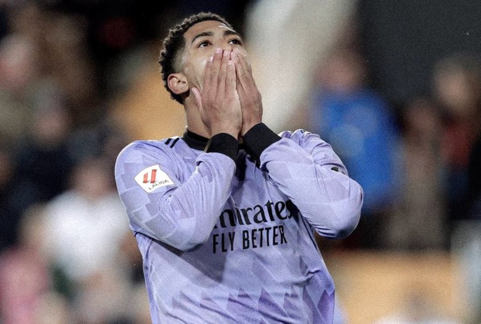 Bellingham bi trung phat hinh anh