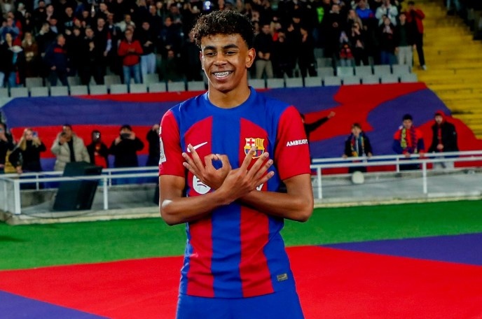 Sao tre 16 tuoi lap sieu pham, Barca vuon len thu 2 tai La Liga hinh anh