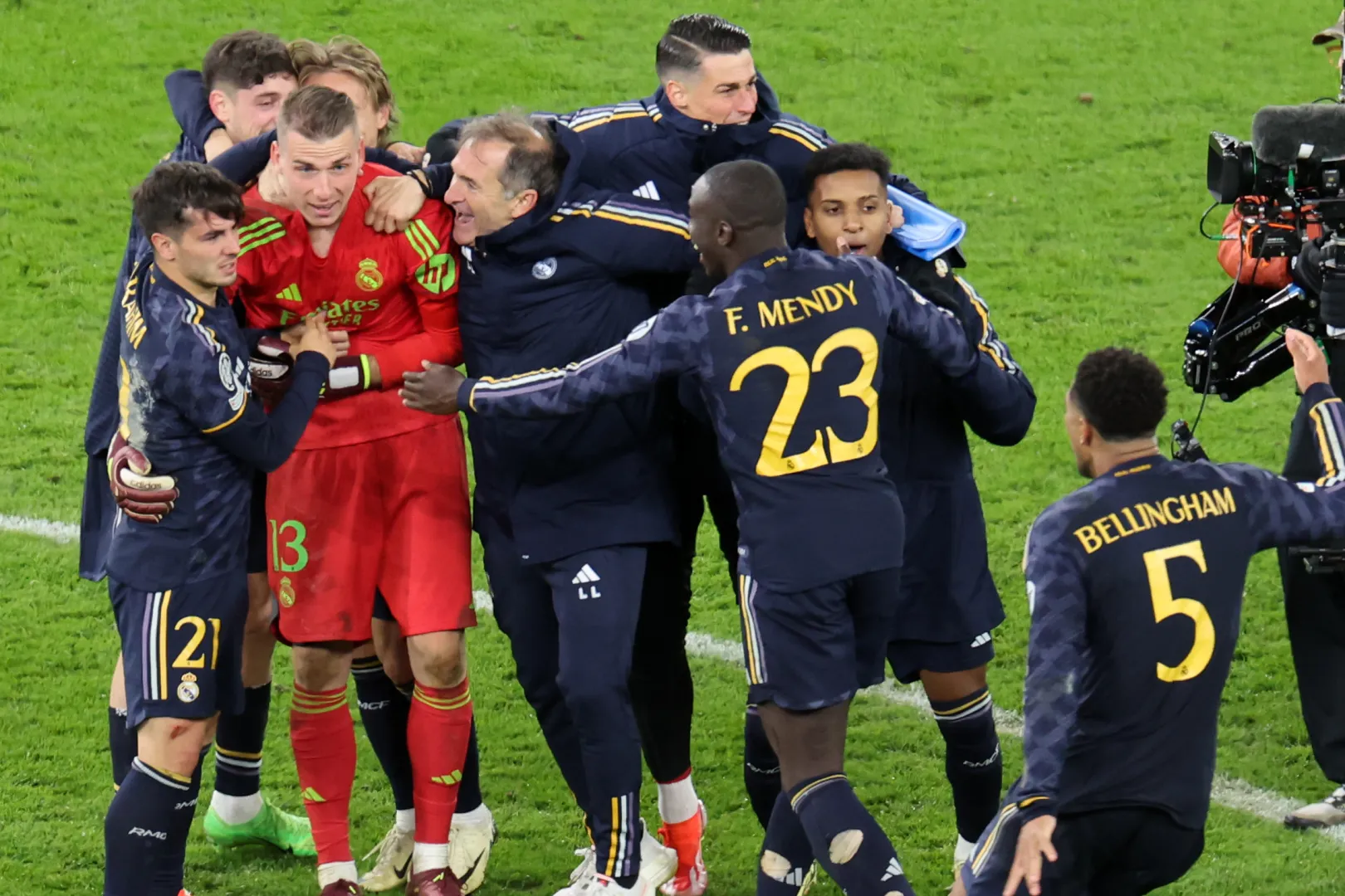 Lunin,  Arsenal anh 1