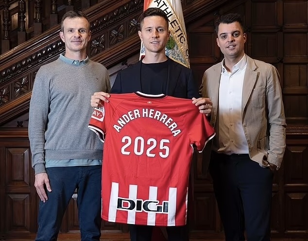 Cuu sao MU gay go, suyt danh nhau voi CDV hinh anh