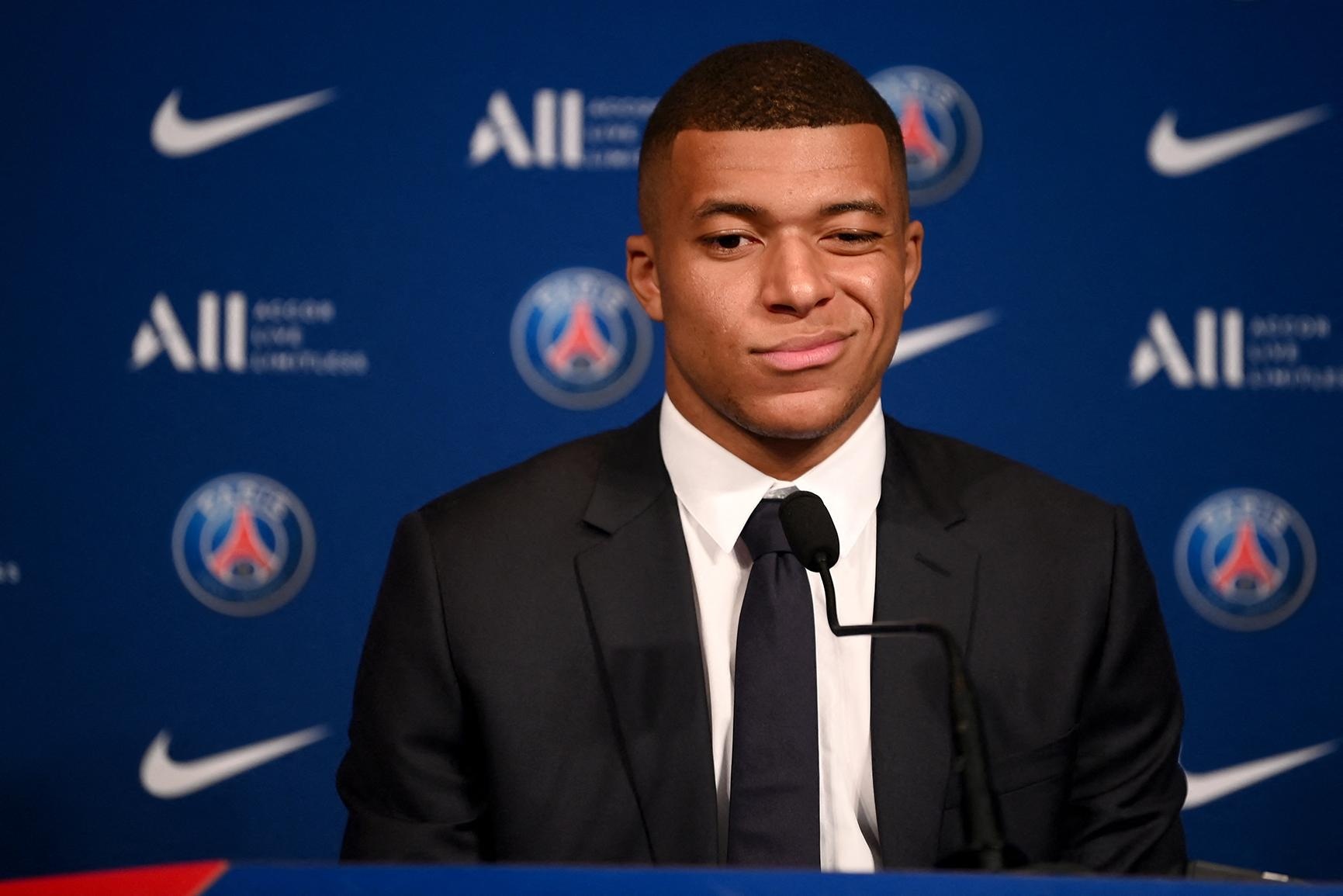 Mbappe khoi kien PSG hinh anh