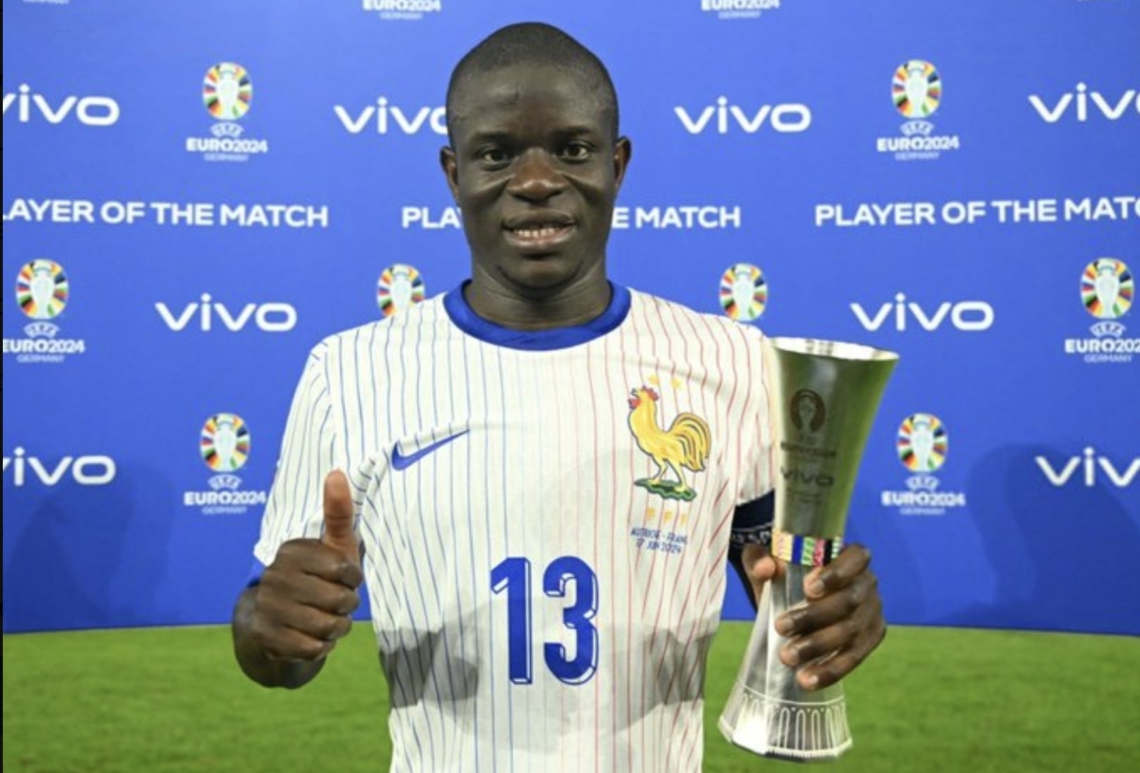 Kante tiep tuc nhan danh hieu ‘Cau thu hay nhat tran’ hinh anh