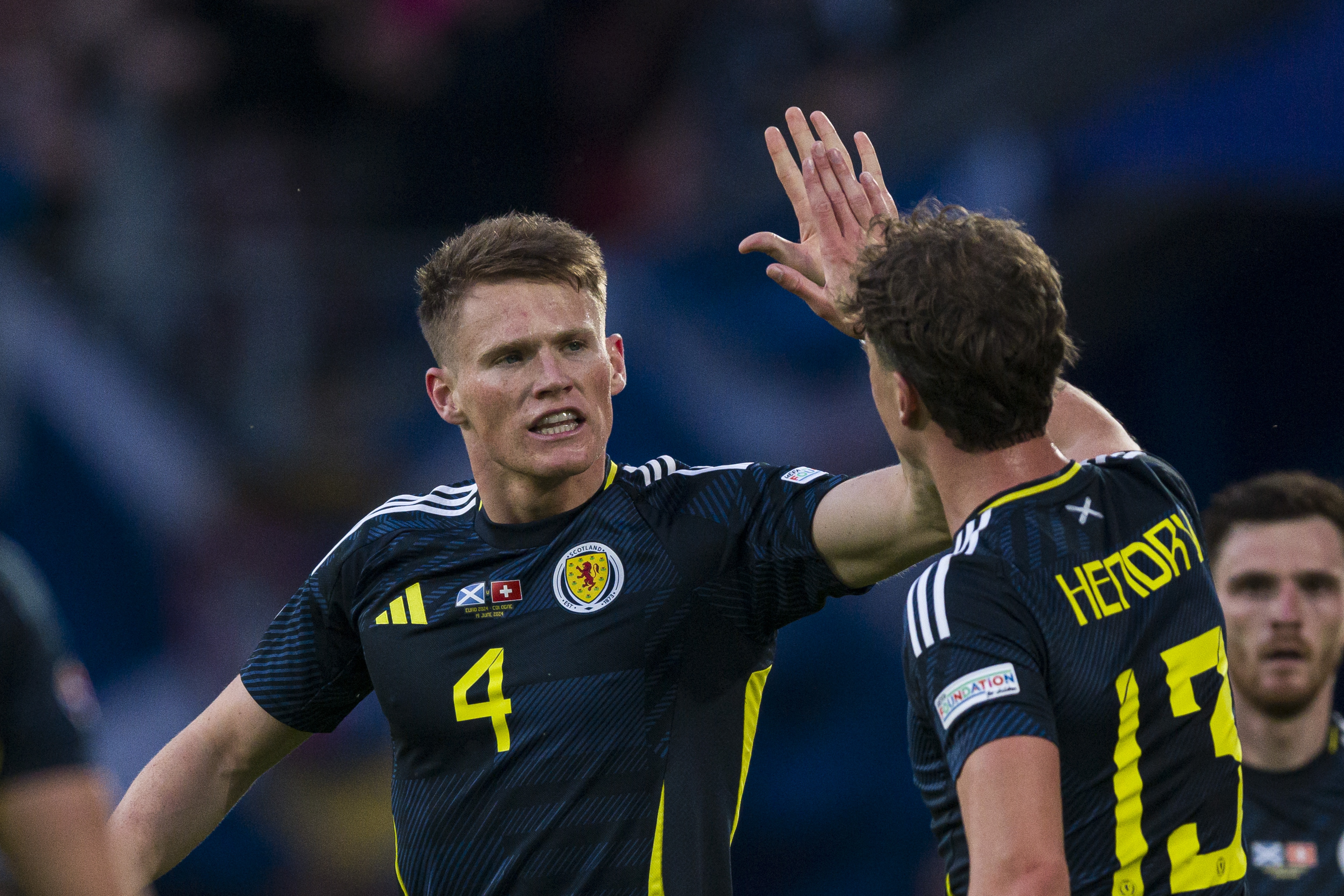 Lich thi dau EURO ngay 23/6: Co hoi de McTominay lam nen lich su hinh anh
