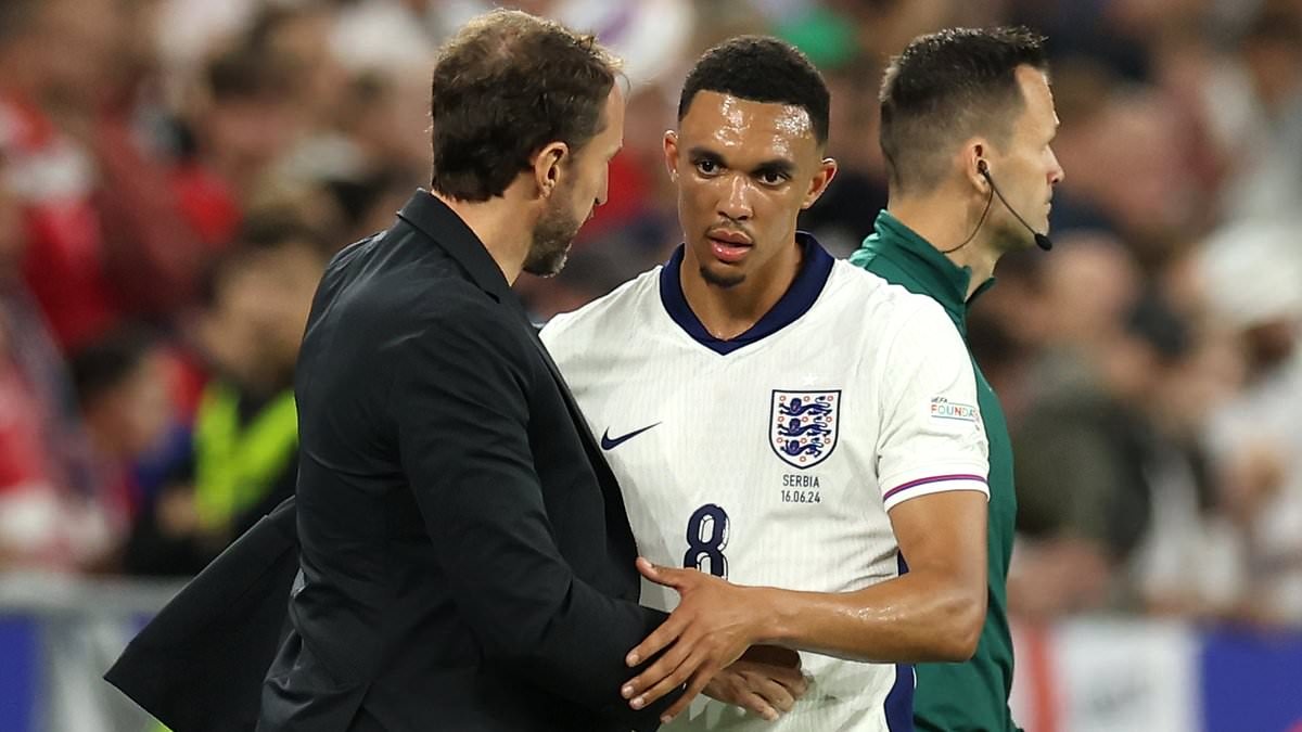 Tuyen Anh thay the Alexander-Arnold hinh anh