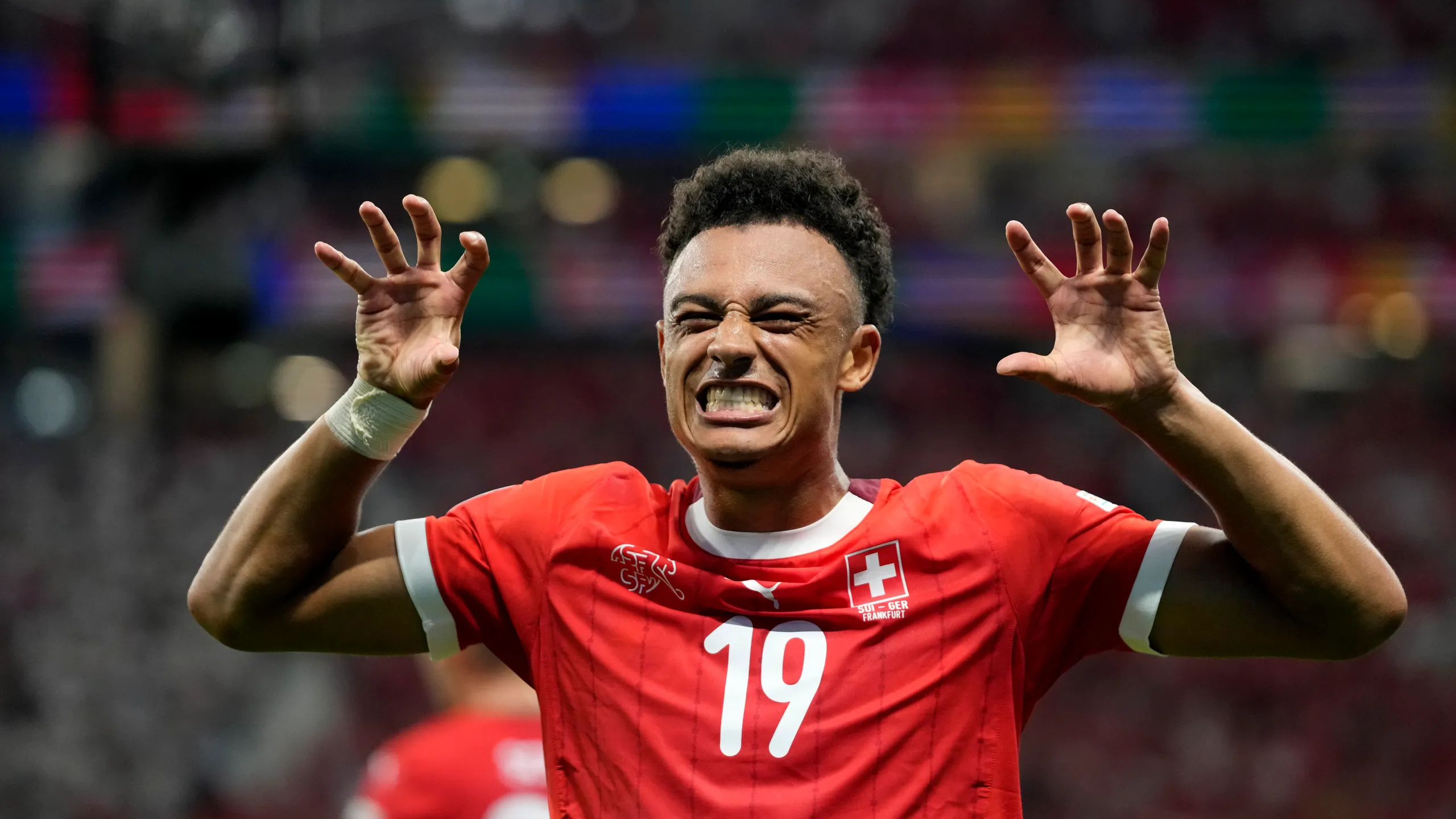 Duc,  Thuy Si,  Italy,  Dan Mach anh 2