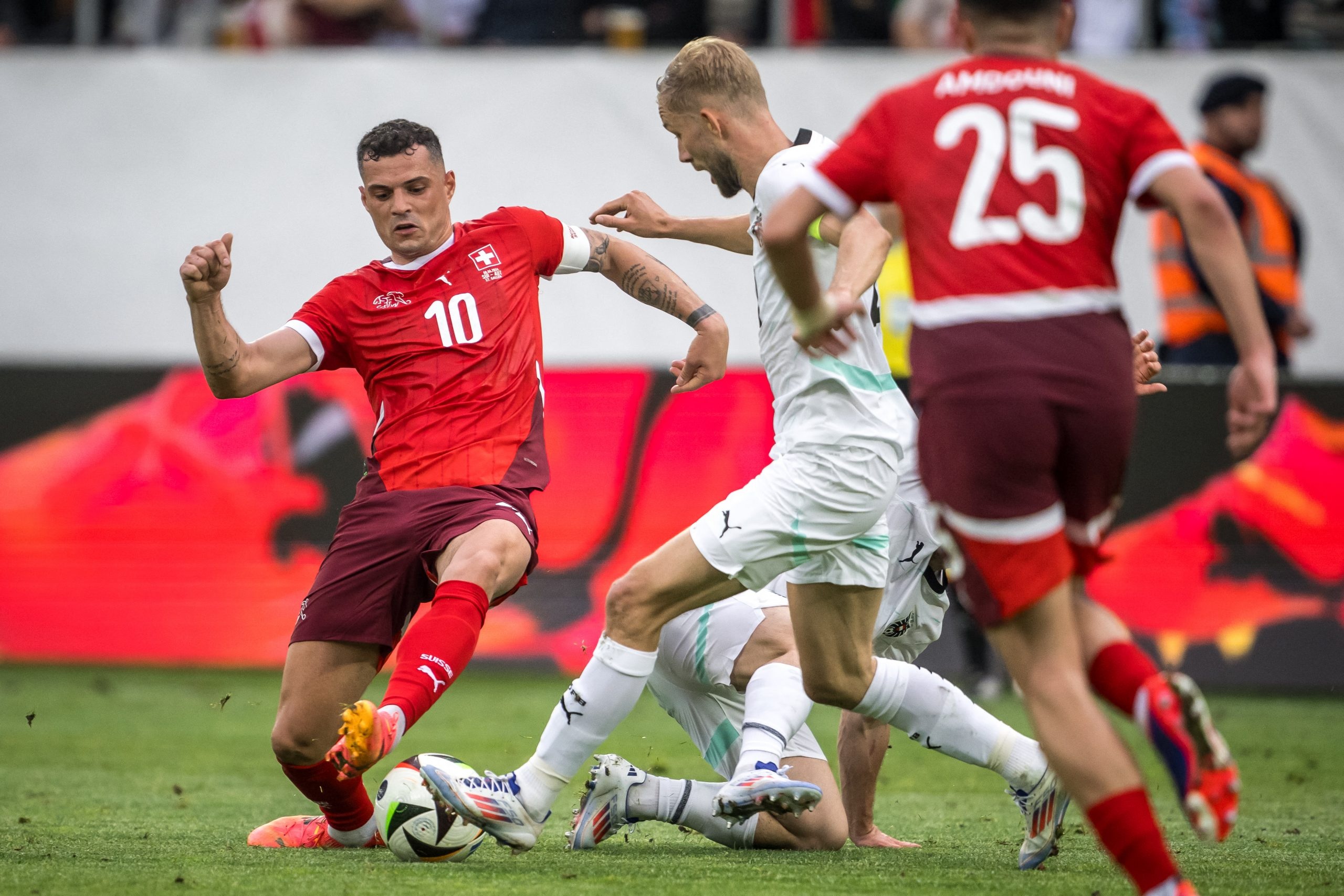 Xhaka anh 2