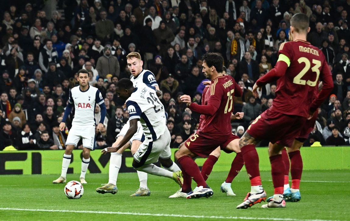 Tottenham dau Roma anh 1