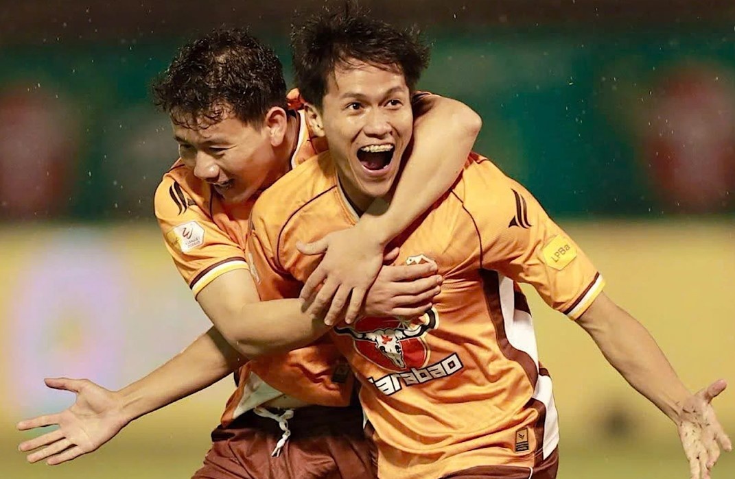 HLV Kim Sang-sik ngo lo cau thu HAGL hinh anh