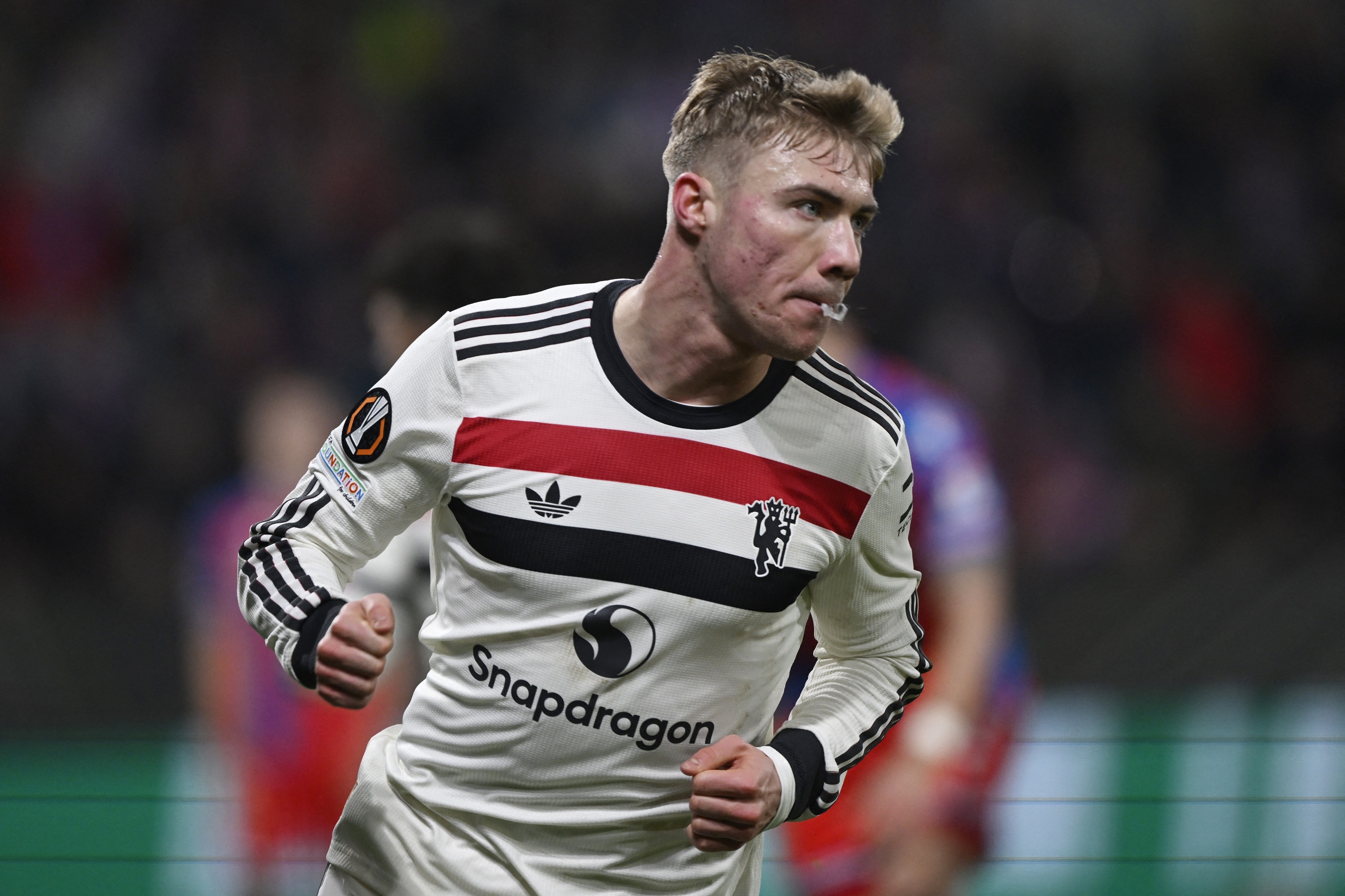 Hojlund noi gian voi Amad hinh anh