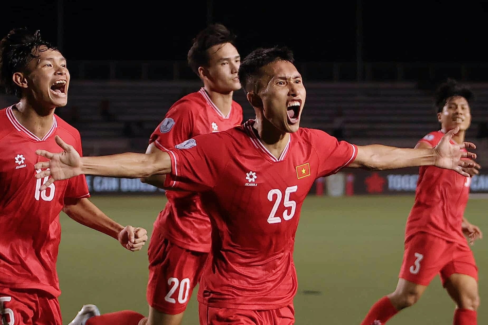 Ban thang phut 90+7 giup Viet Nam rong cua vao ban ket hinh anh