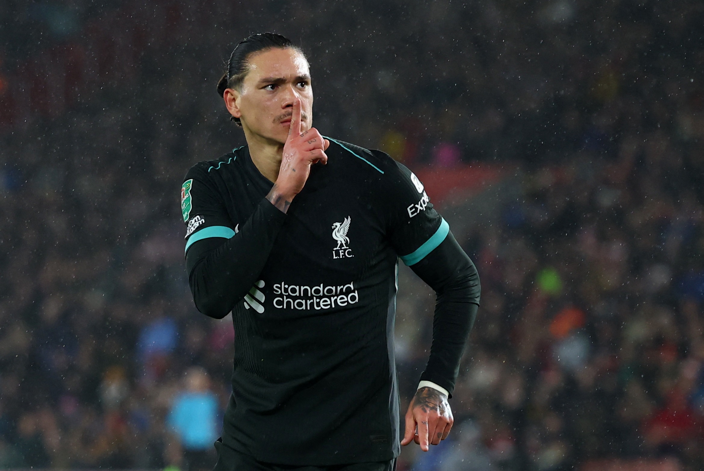 Nunez lam CDV Southampton be mat hinh anh