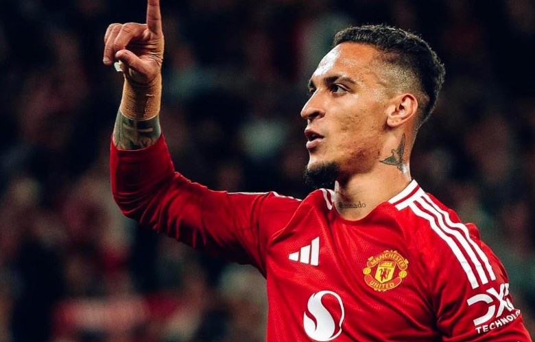 Tuyen bo bat ngo cua HLV Amorim ve Antony hinh anh