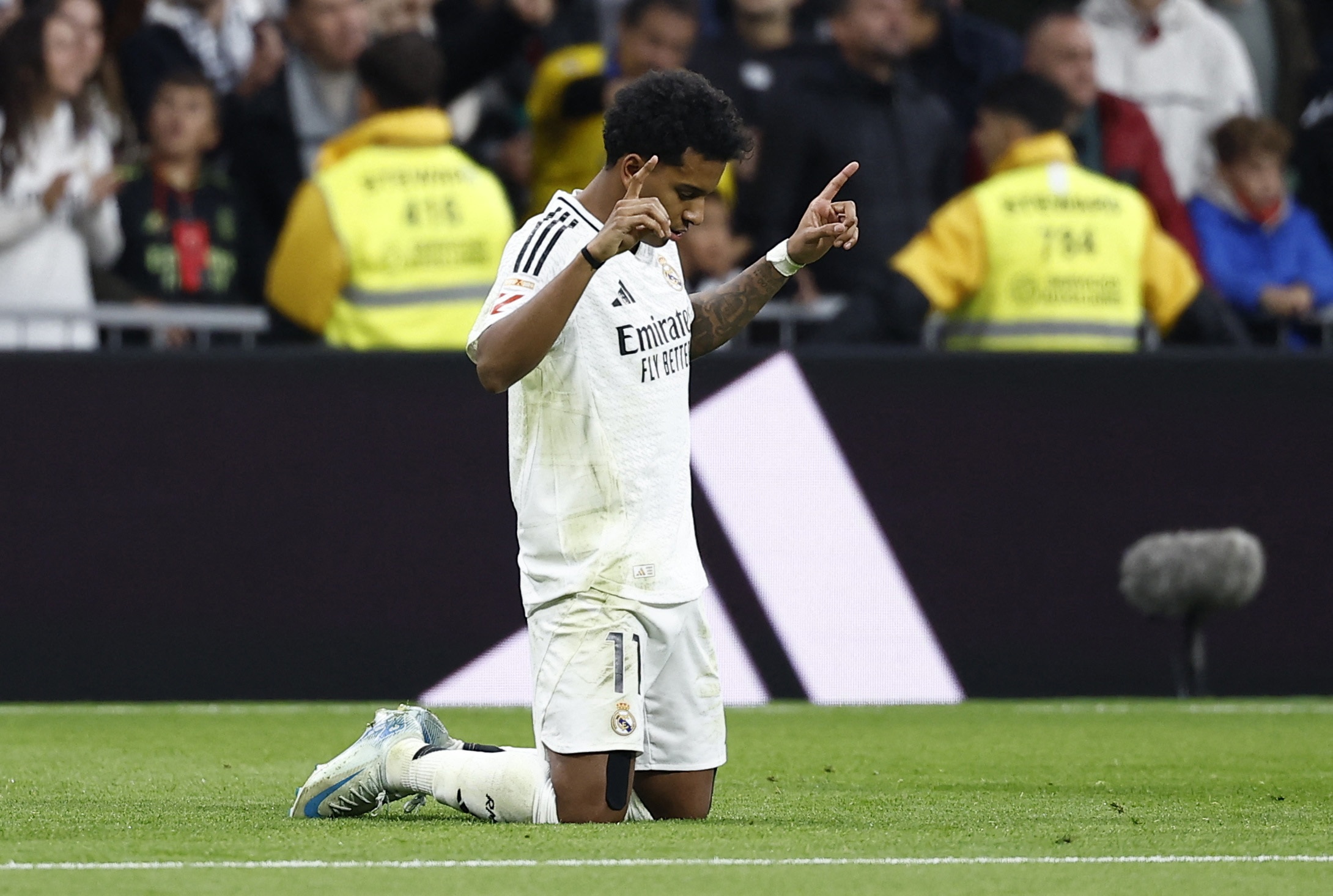 Mbappe toa sang anh 3