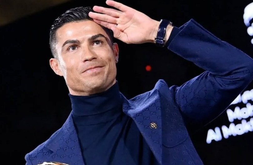 Ronaldo gianh giai Cau thu hay nhat Trung Dong hinh anh